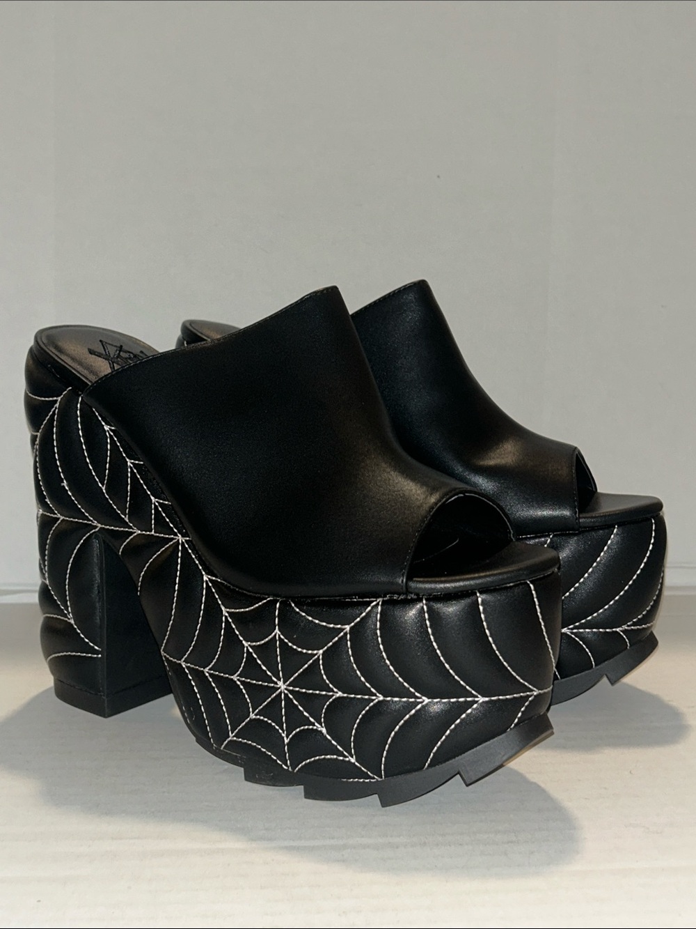 YRU Dream Spiderweb Platform Heels size 10 NEW NWOB